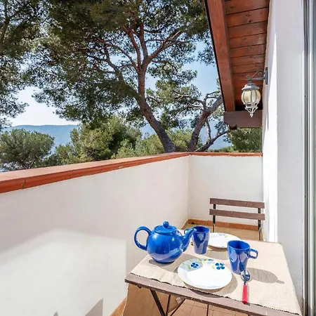 2 Bedroom Beach Front Apartment In Andora 아파트 *