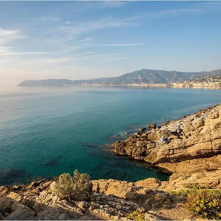 2 Bedroom Beach Front Apartment In Andora 아파트 Marina dʼAndora