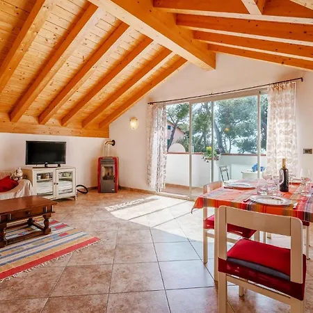 2 Bedroom Beach Front Apartment In Andora