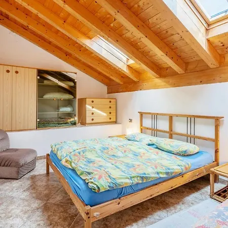 Apartment Gorgeous In With House Sea View